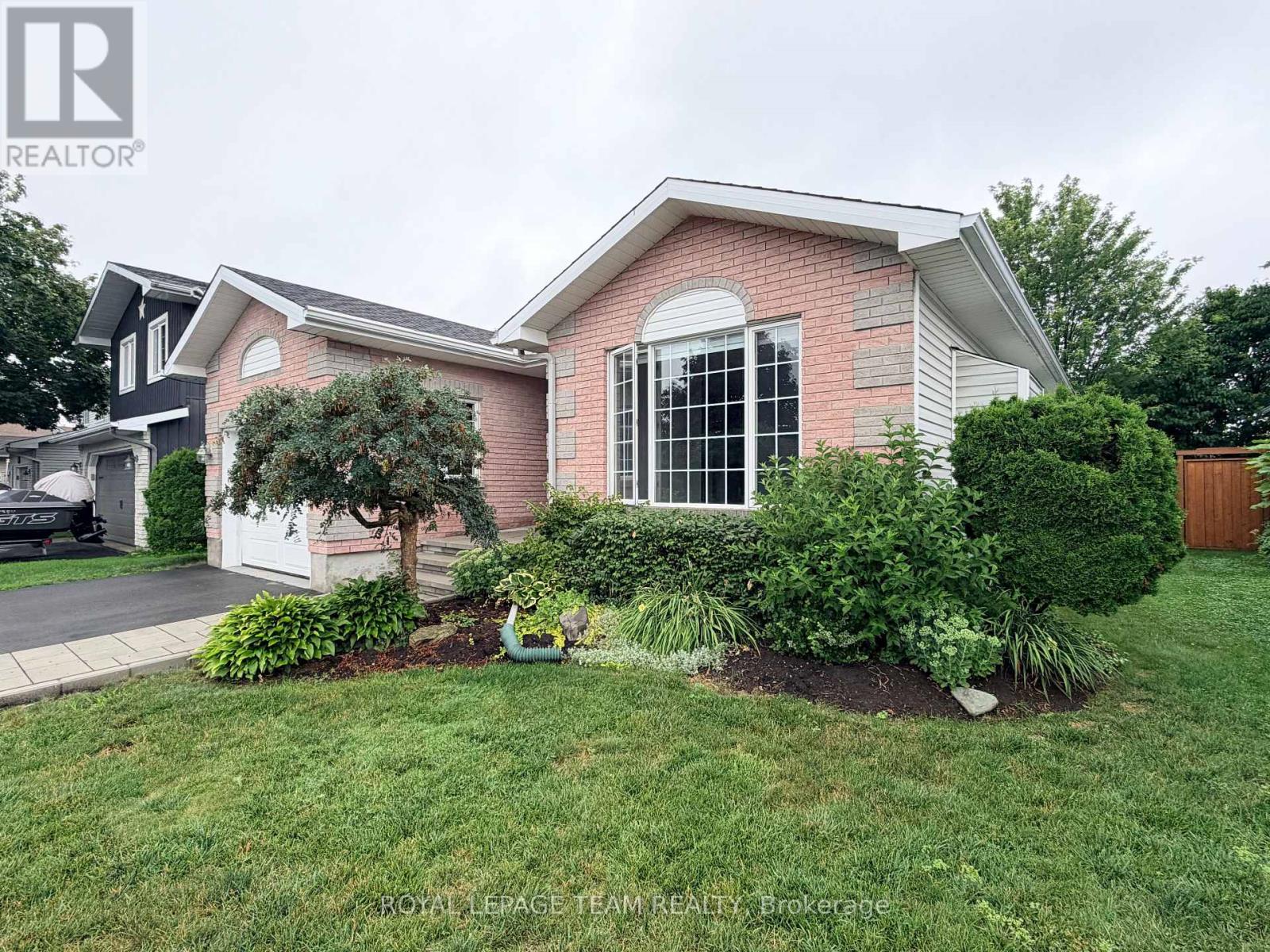 16 FAIRVIEW CRESCENT - 4