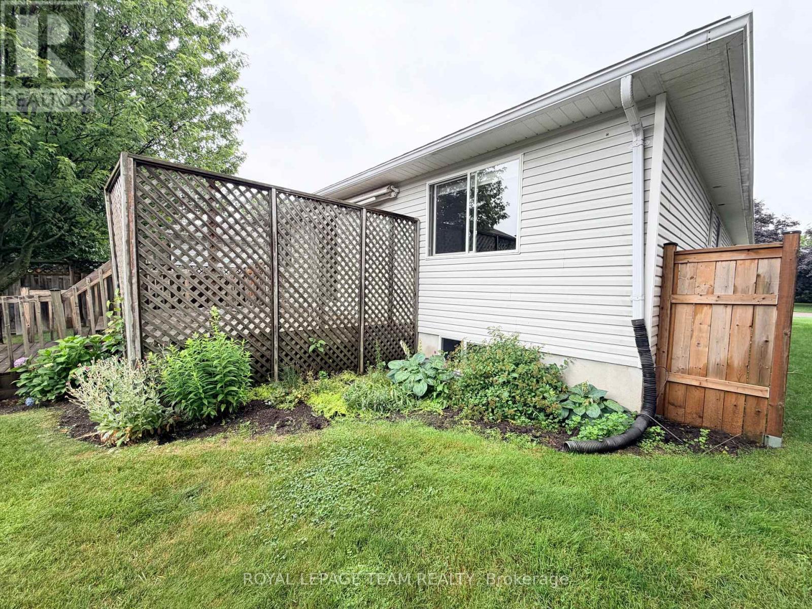 16 FAIRVIEW CRESCENT - Image 46