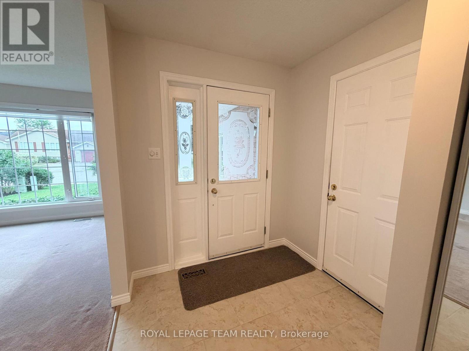 16 FAIRVIEW CRESCENT - Image 7