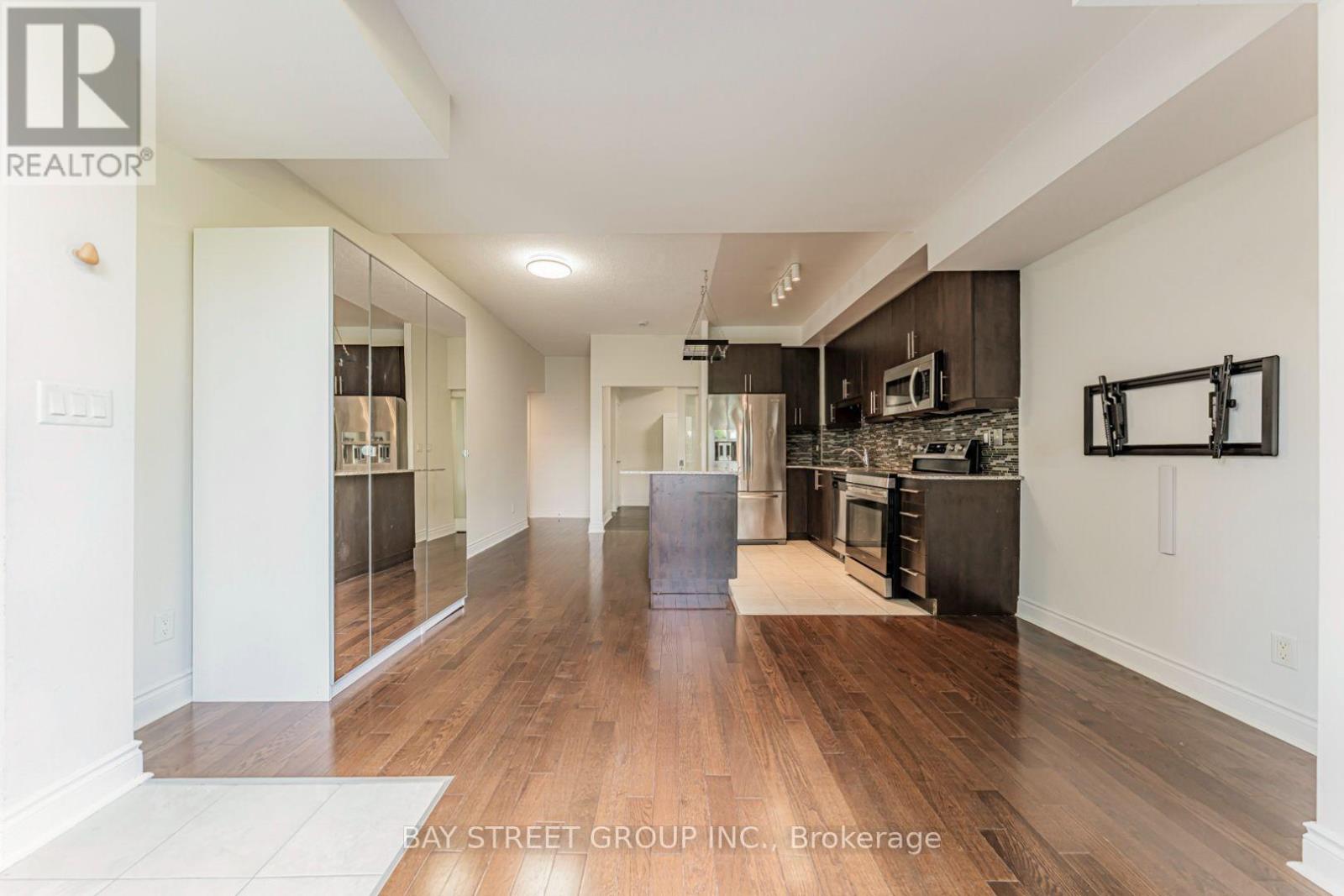 #221 31 OLIVE AVENUE - 32
