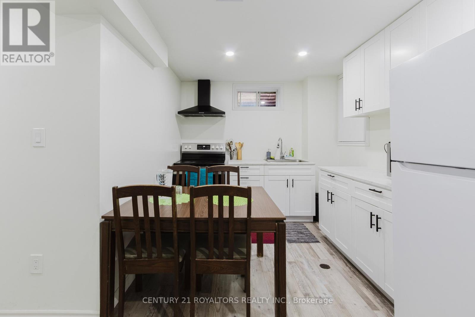 674 CHIDDINGTON AVENUE - Image 26