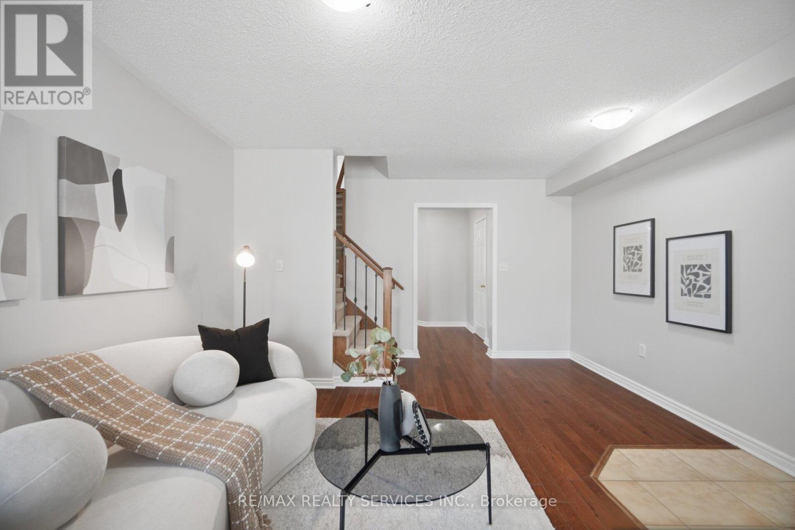 9 OLLIE AVENUE - 10