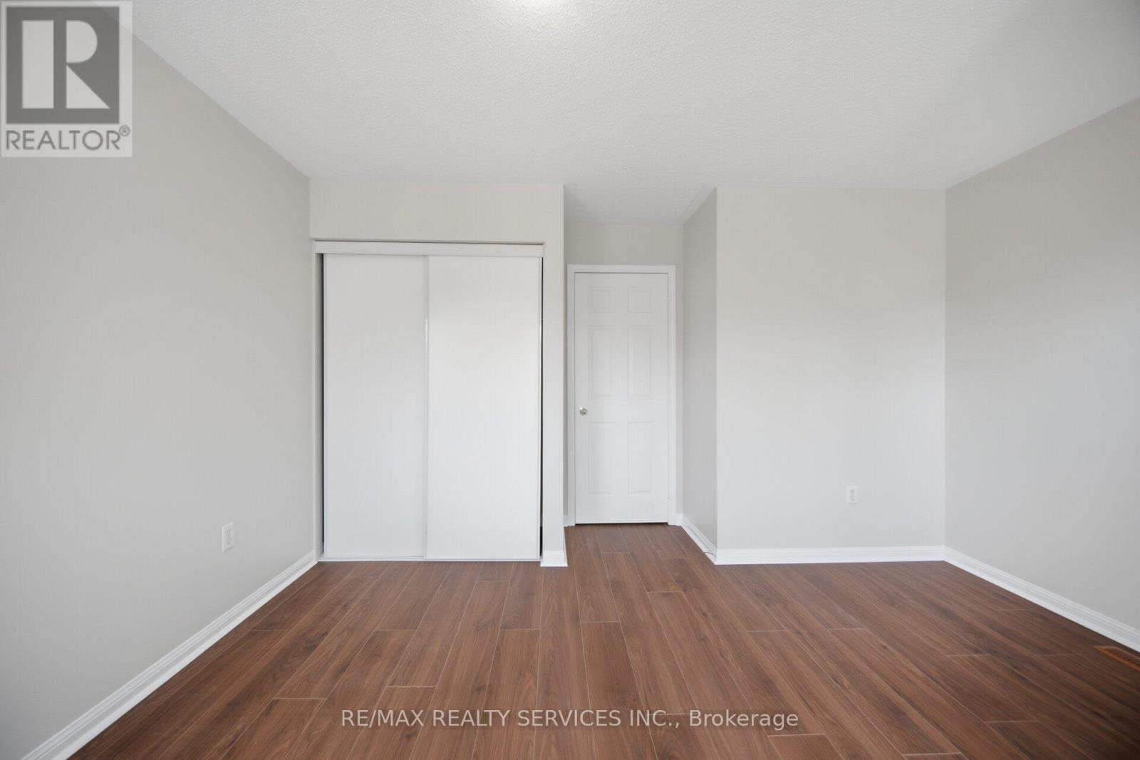 9 OLLIE AVENUE - 32