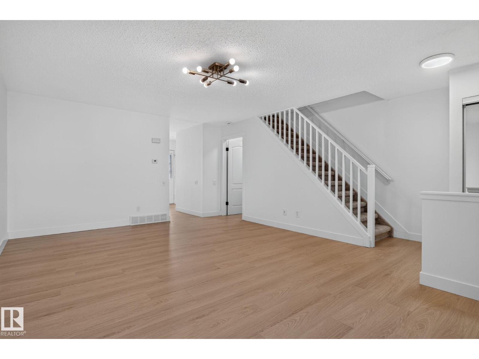 8059 178 ST NW, Thorncliffe (Edmonton), Edmonton photo 5