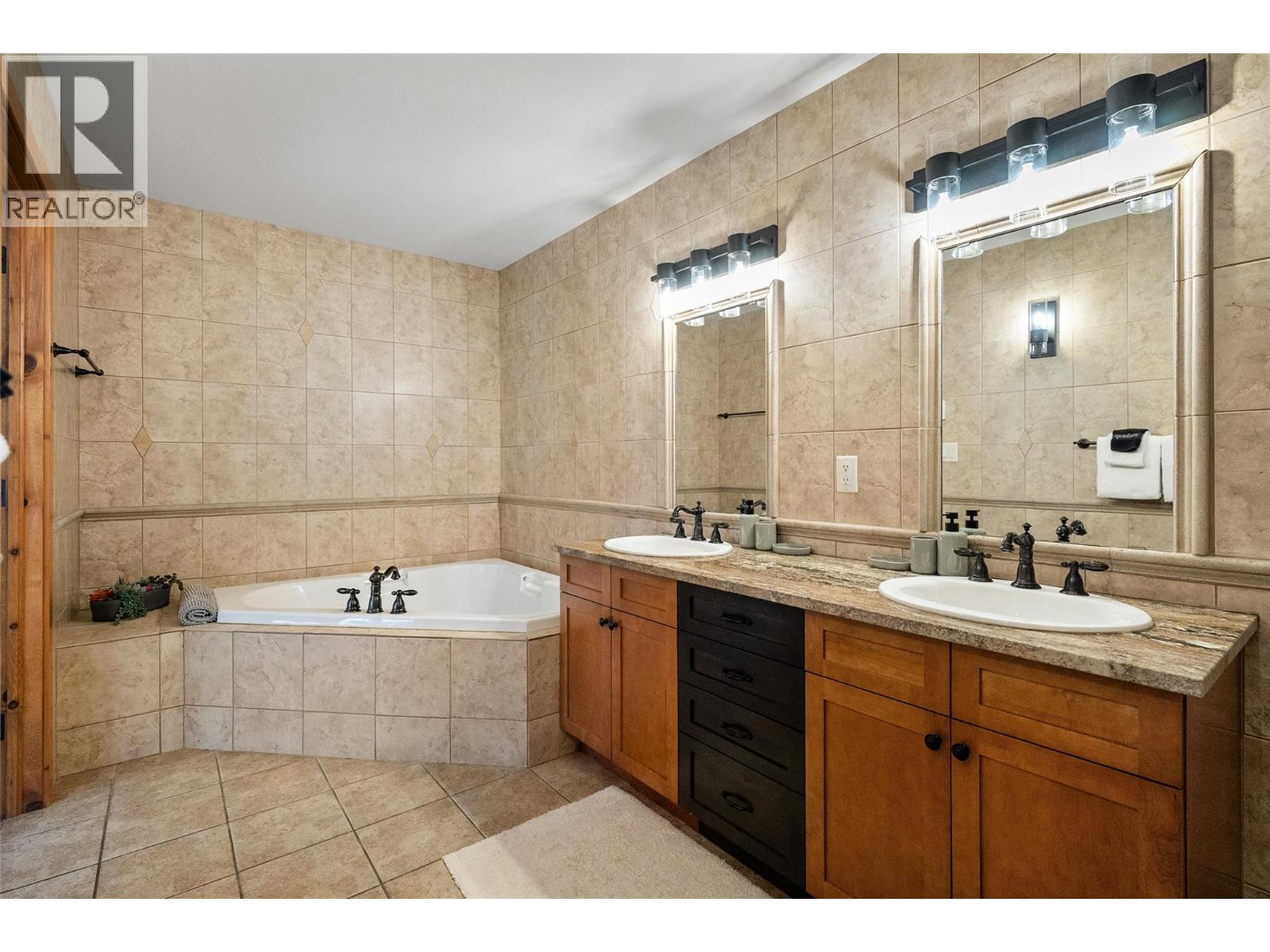 1802 GREYWOLF Drive - Image 27
