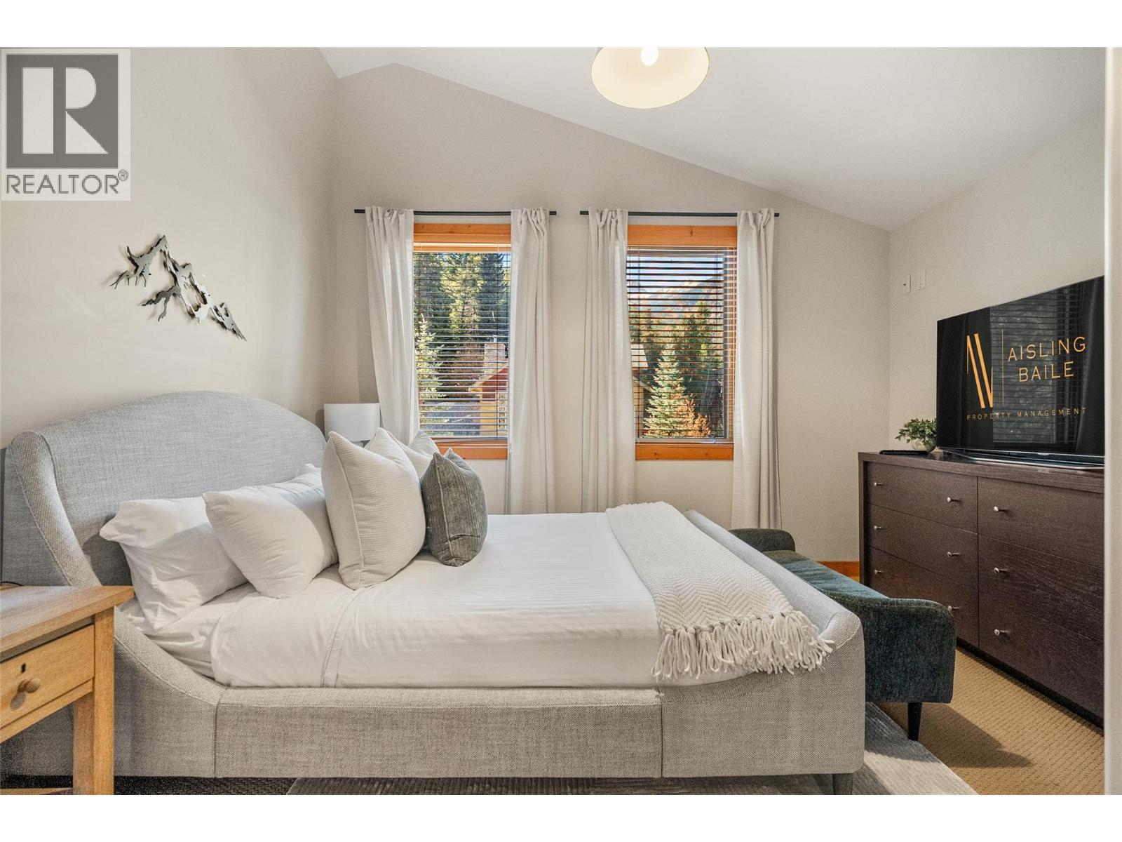 1802 GREYWOLF Drive - Image 30