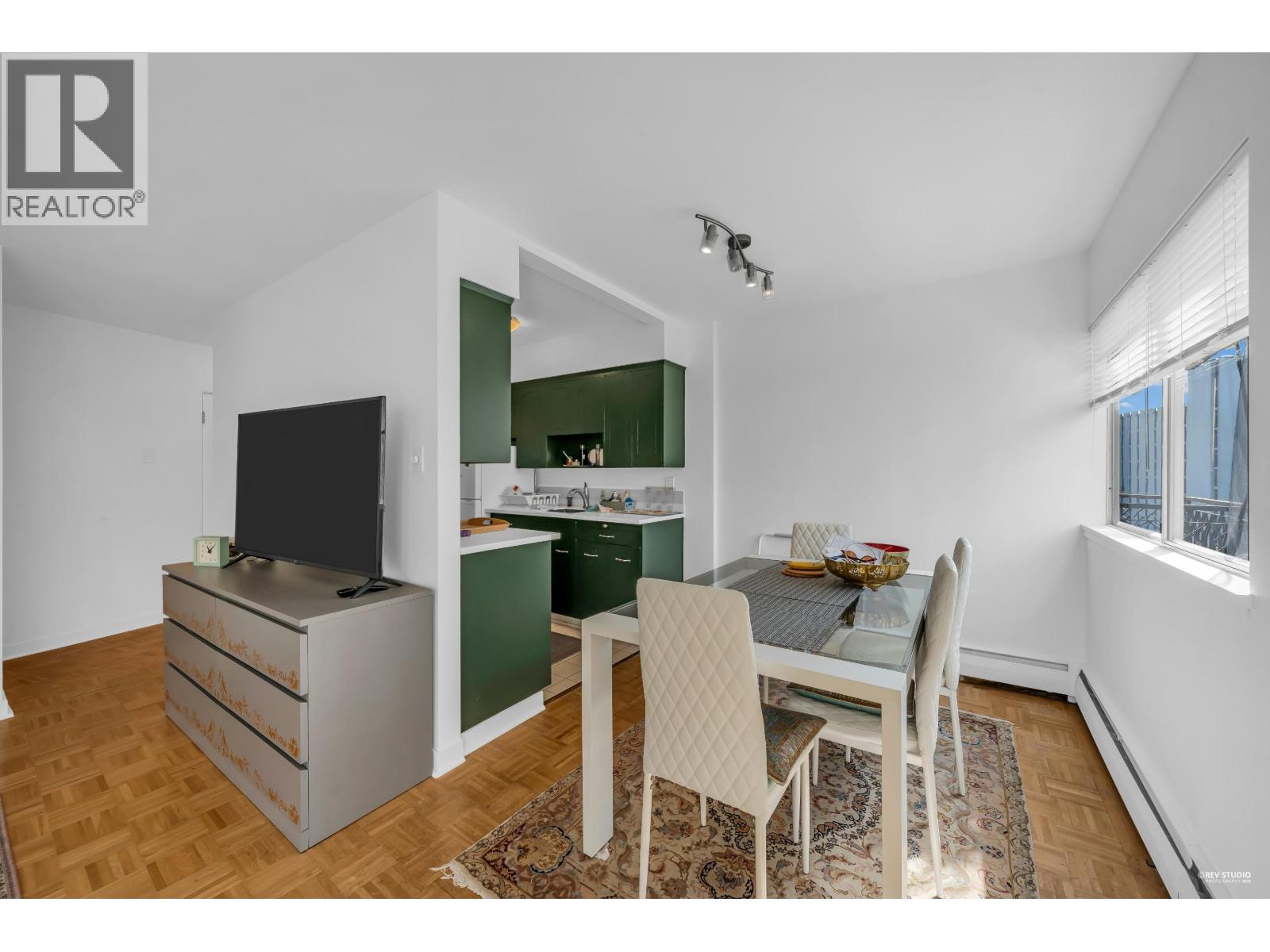 404 1930 MARINE DRIVE, West Vancouver