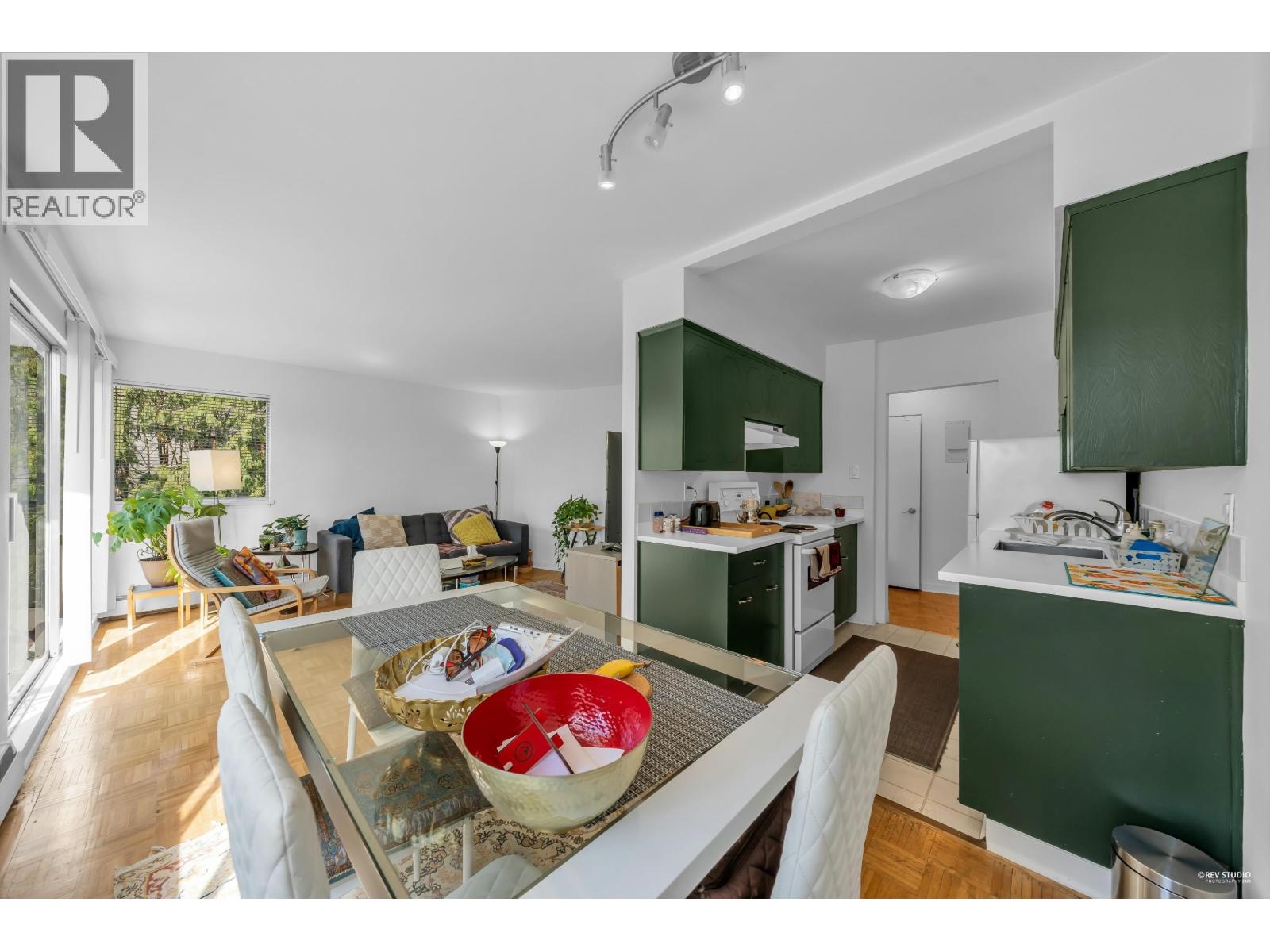 404 1930 MARINE DRIVE, West Vancouver