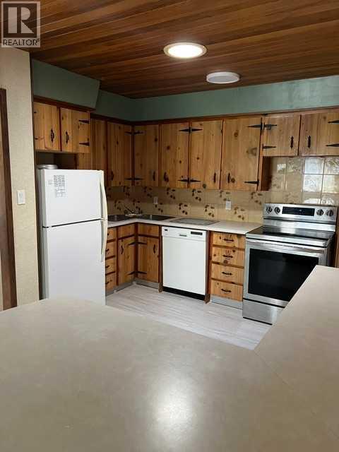 5005 47 Avenue - Image 4