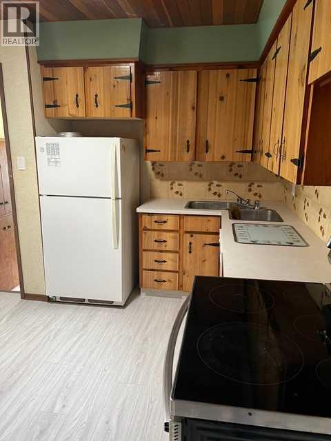 5005 47 Avenue - Image 3