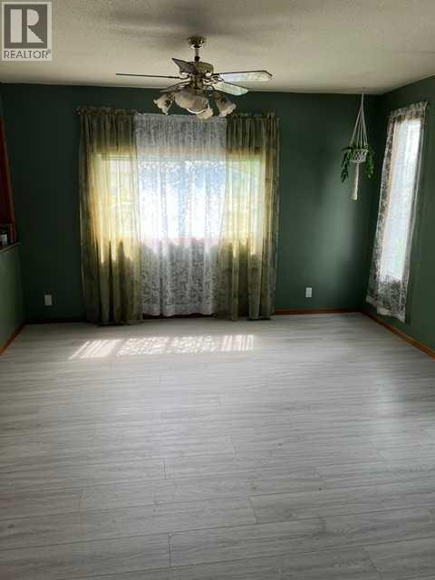 5005 47 Avenue - 10