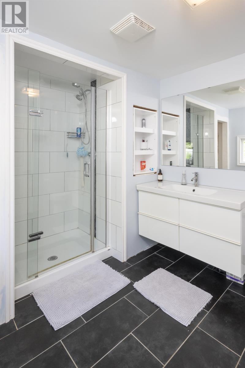 34 Knight ST - 30