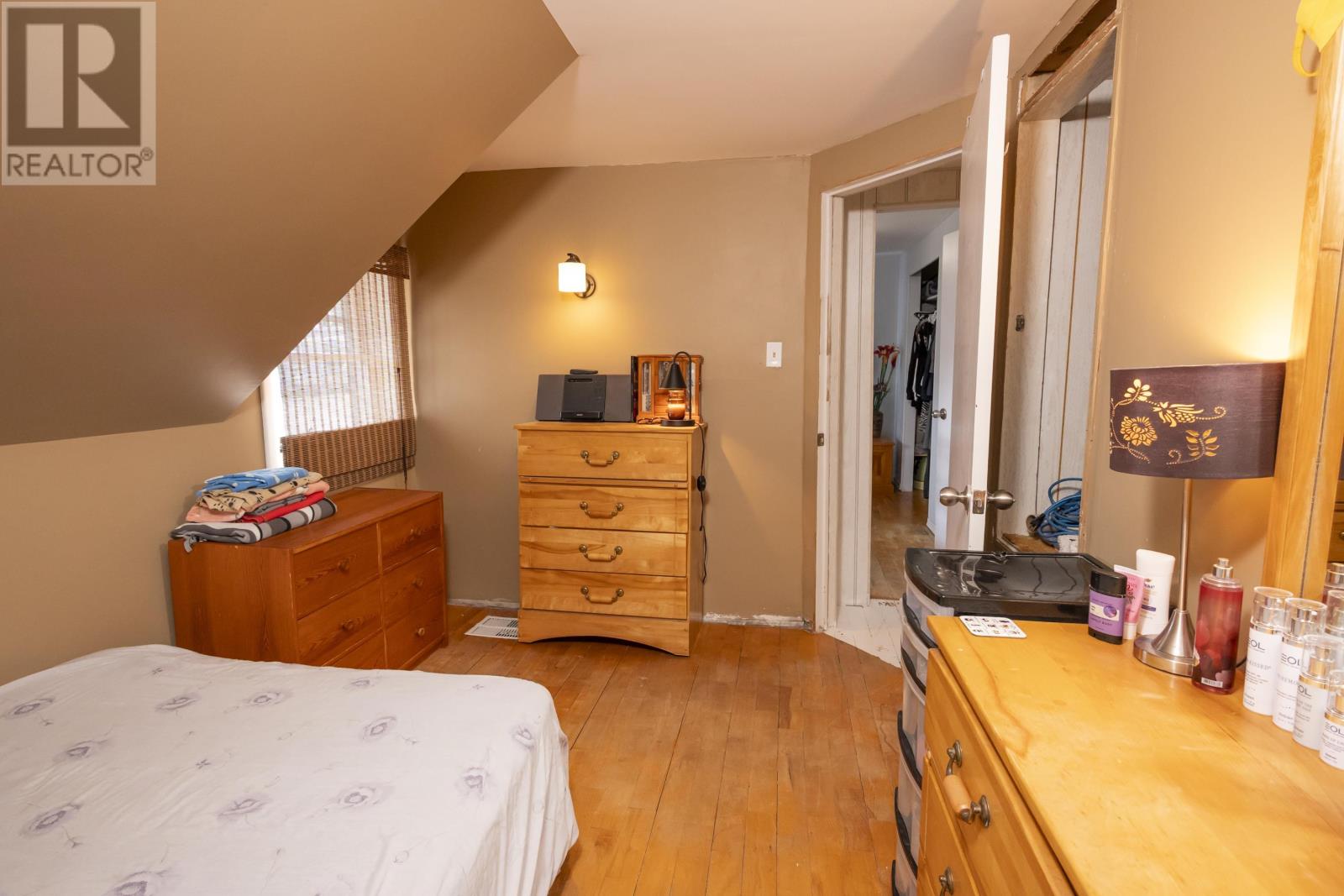 34 Knight ST - Image 40