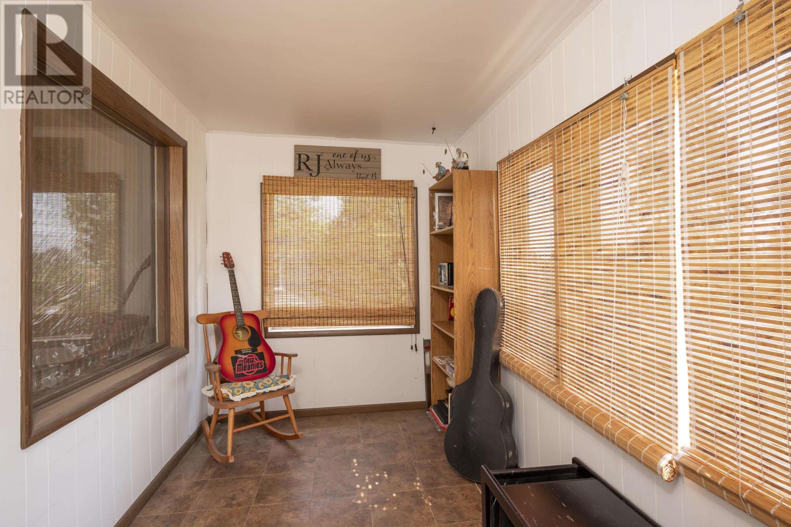 34 Knight ST - Image 9