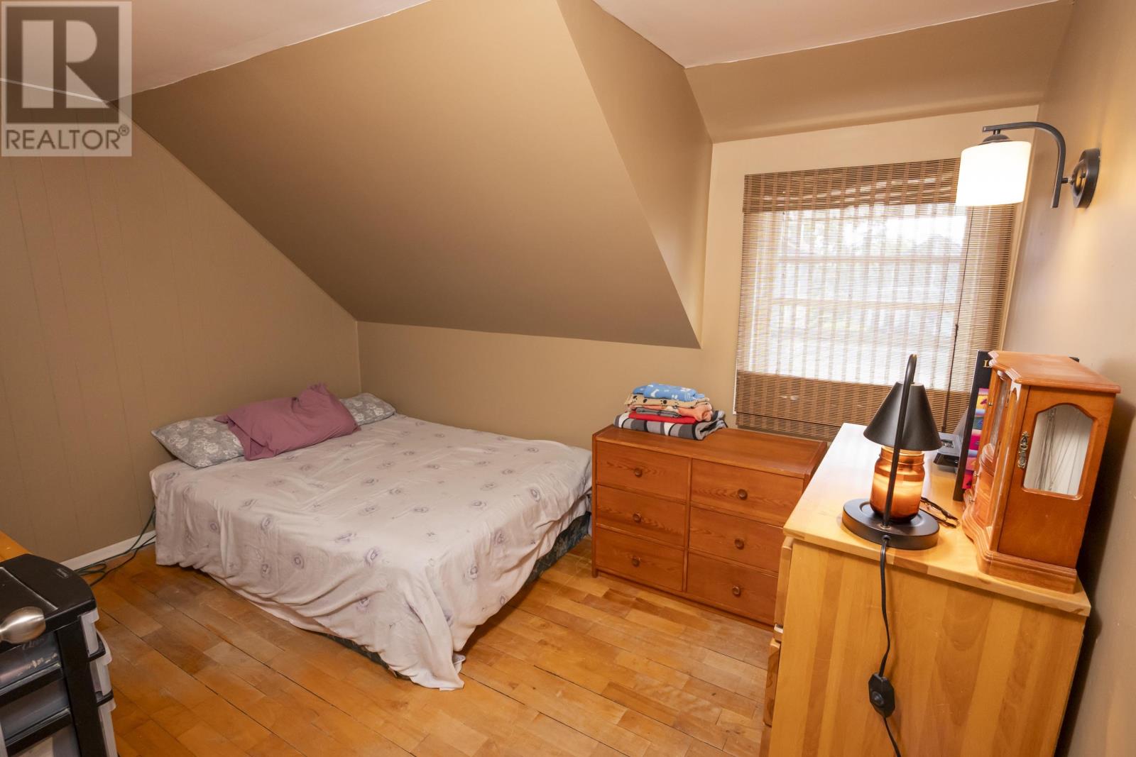 34 Knight ST - 38