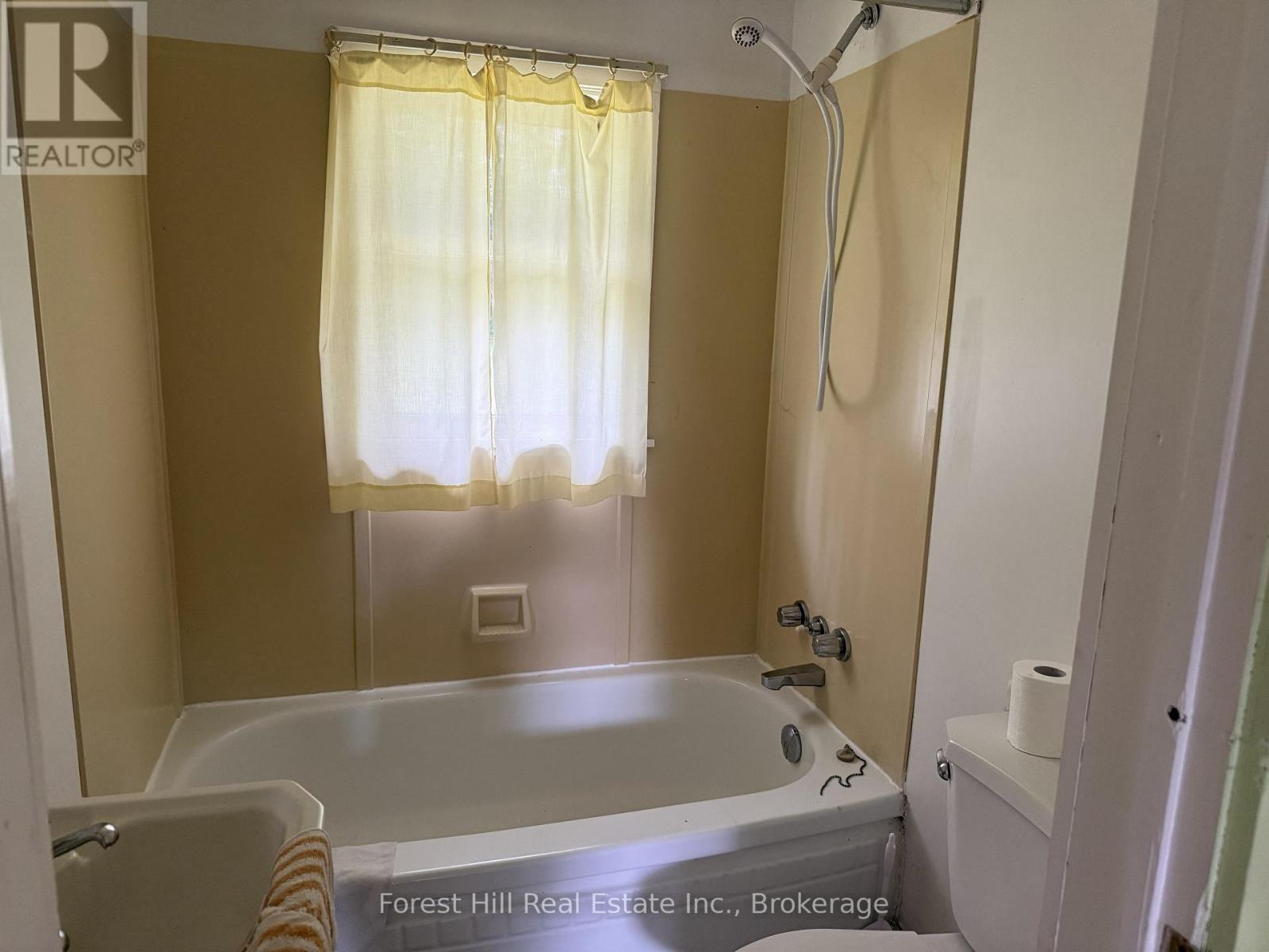 1033 GREY STREET - 17