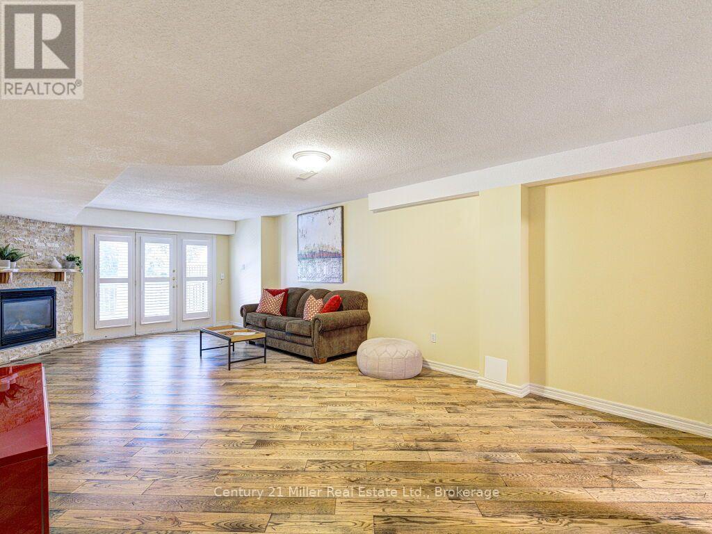 #19 1169 DORVAL DRIVE - 31