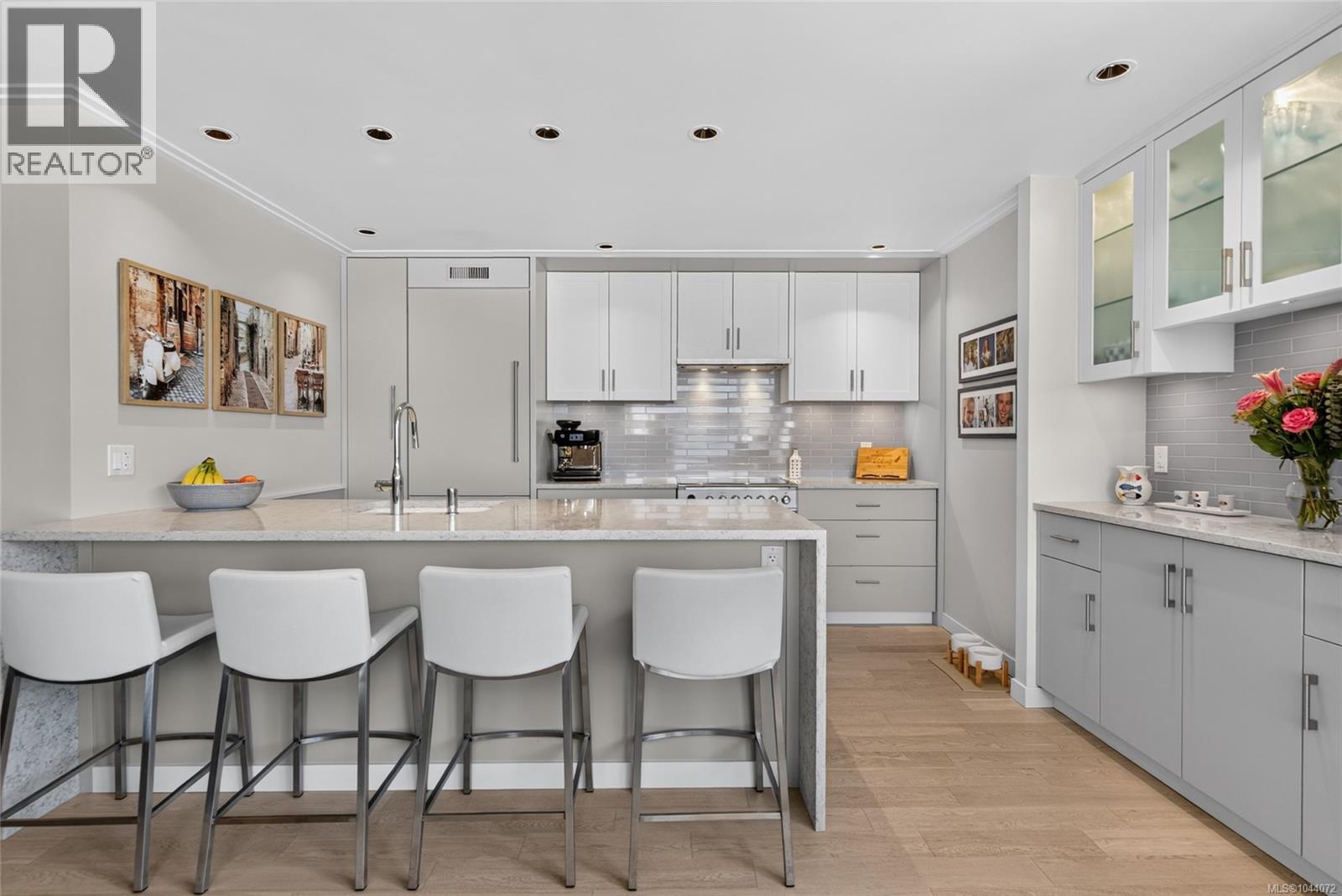 #203 640 Montreal St - 10
