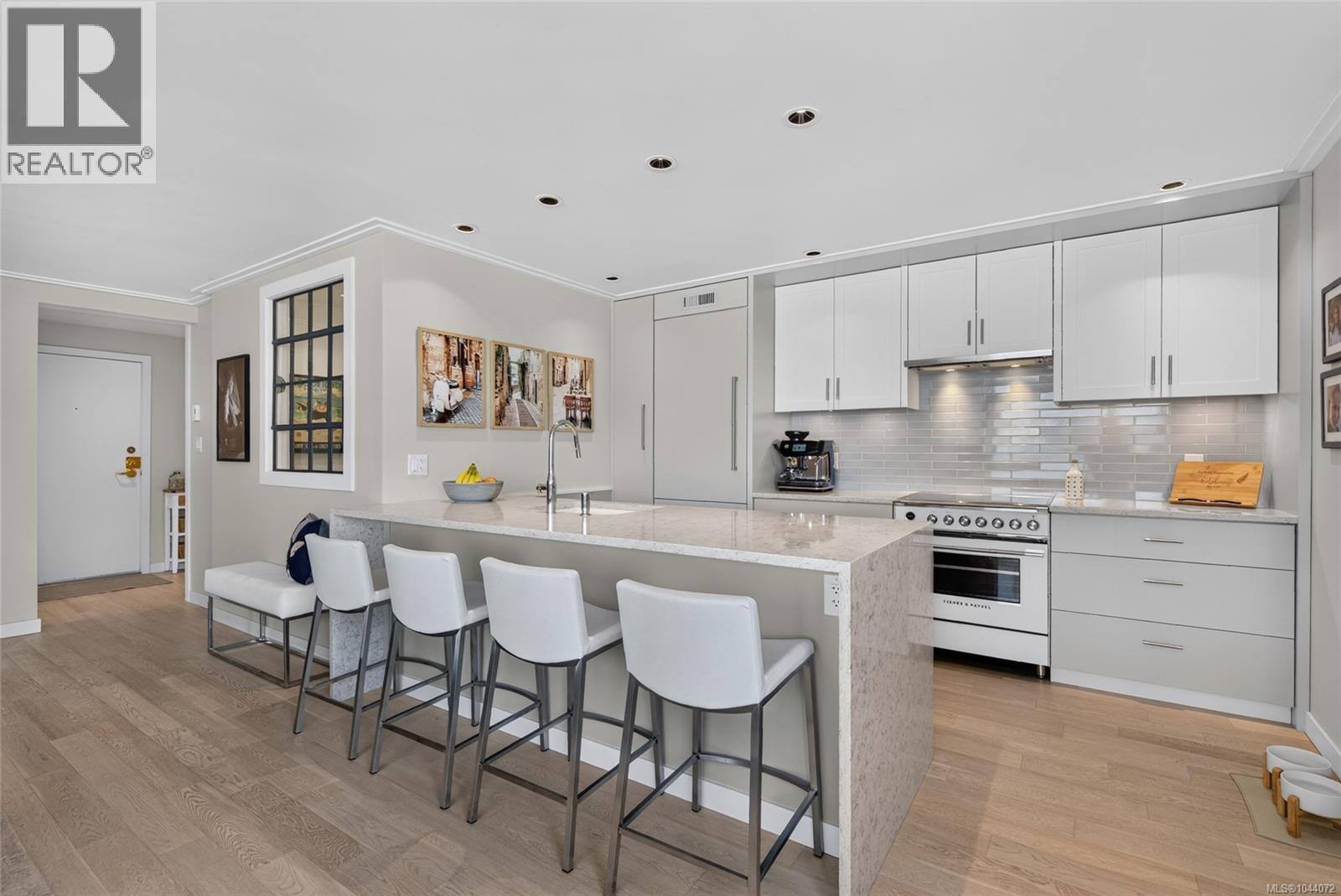 #203 640 Montreal St - 11