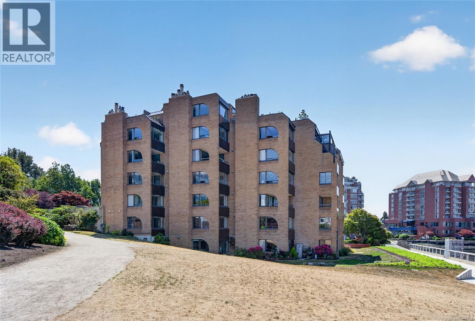#203 640 Montreal St - 28
