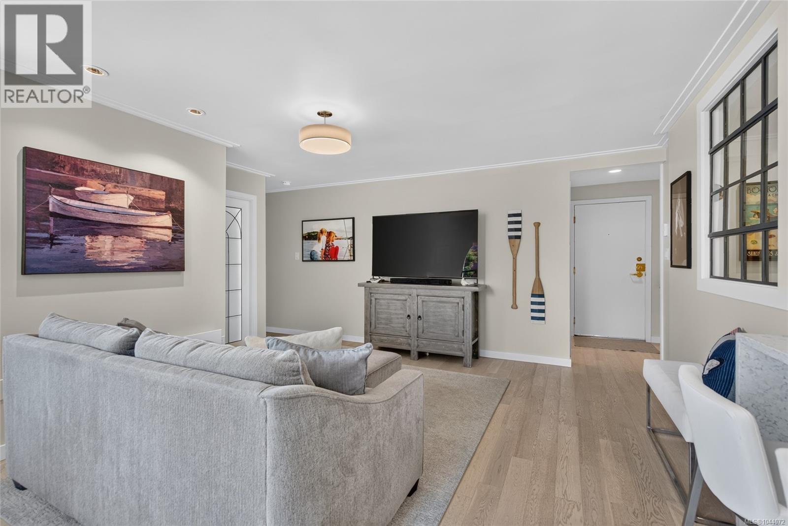 #203 640 Montreal St - 8