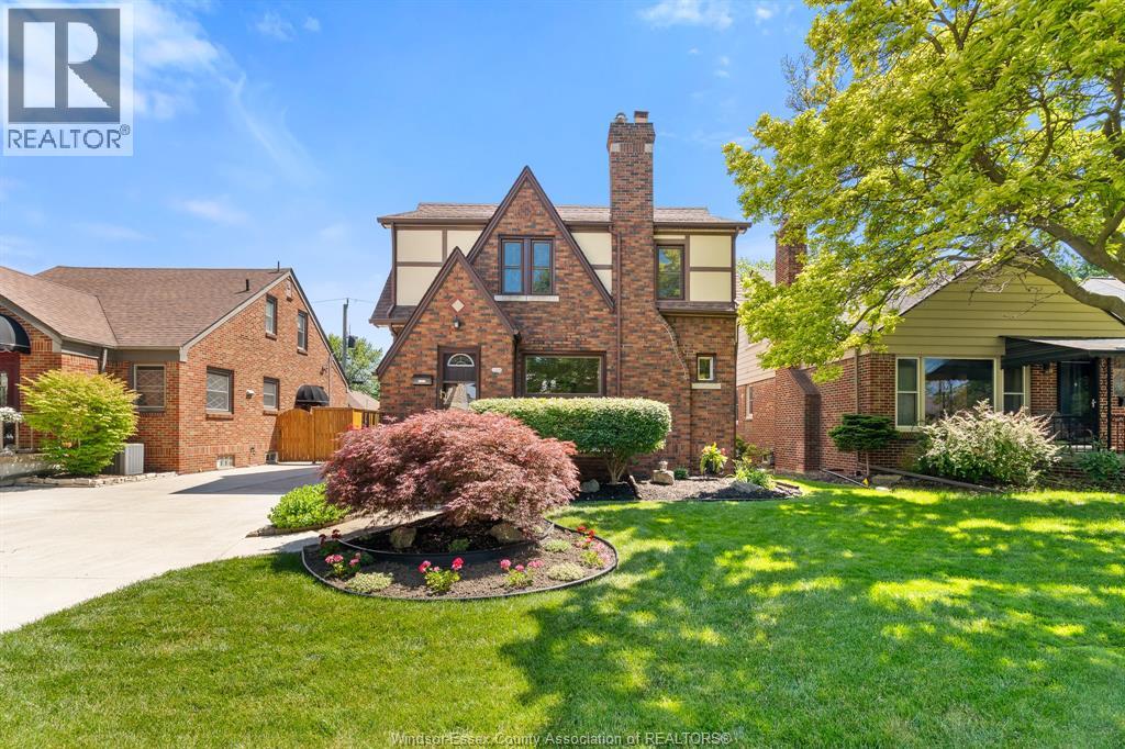 2226 Gladstone AVENUE - 2