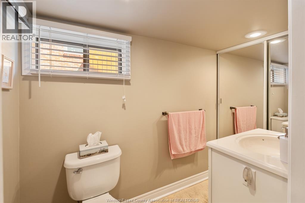 2226 Gladstone AVENUE - 38