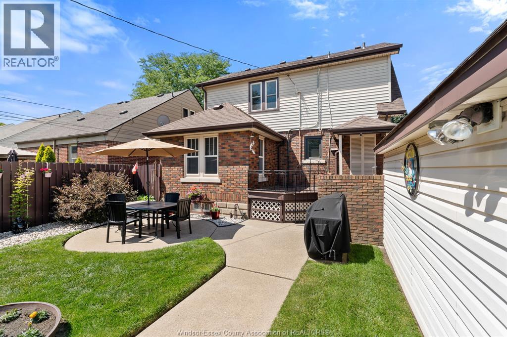 2226 Gladstone AVENUE - 44