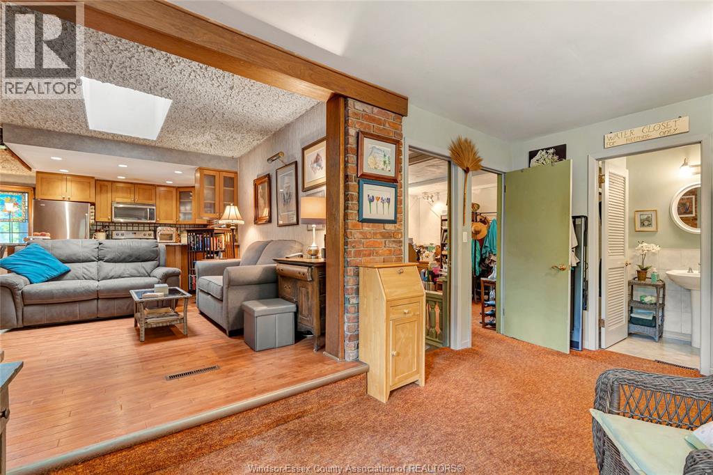1335 LAURIER DRIVE - 13