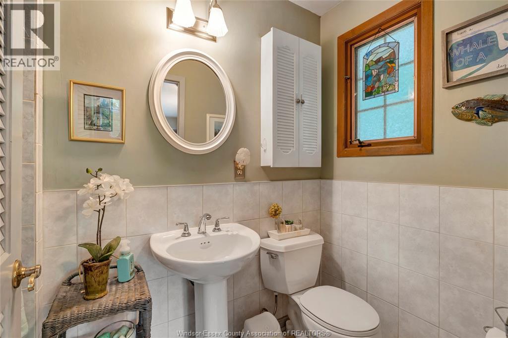 1335 LAURIER DRIVE - 14