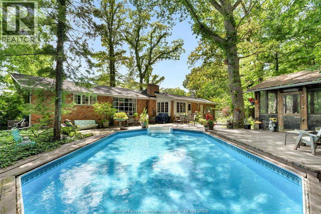 1335 LAURIER DRIVE - 2