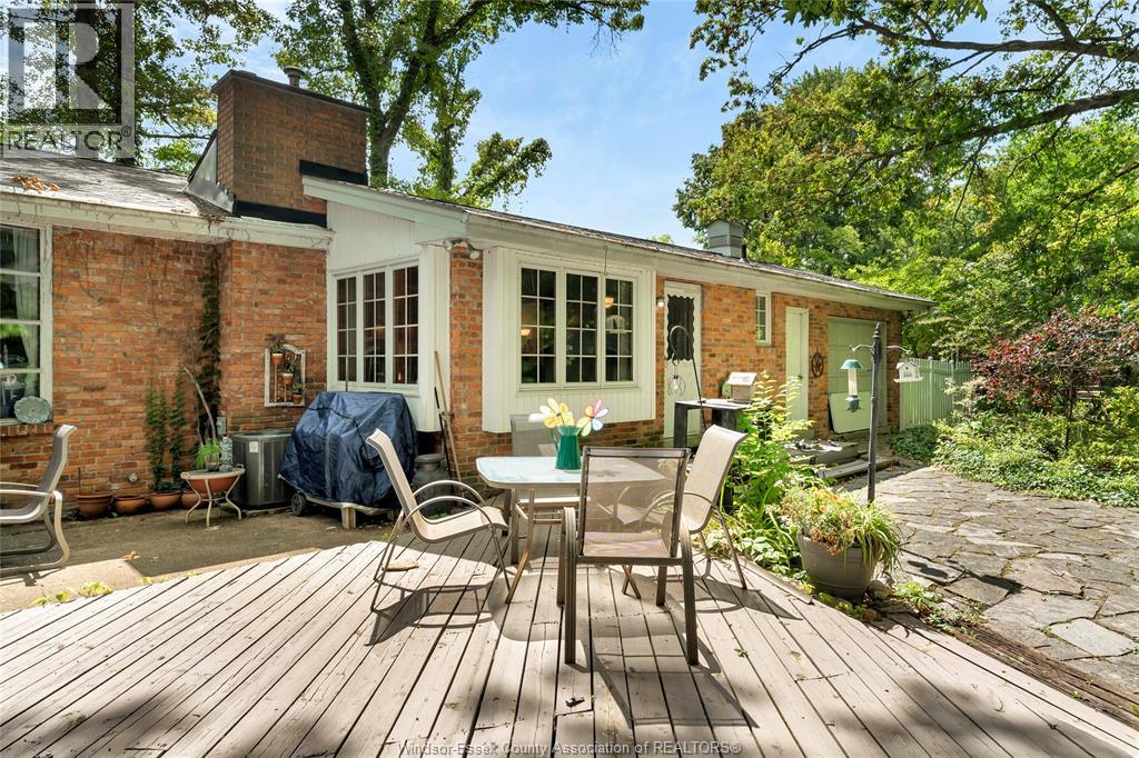 1335 LAURIER DRIVE - 36