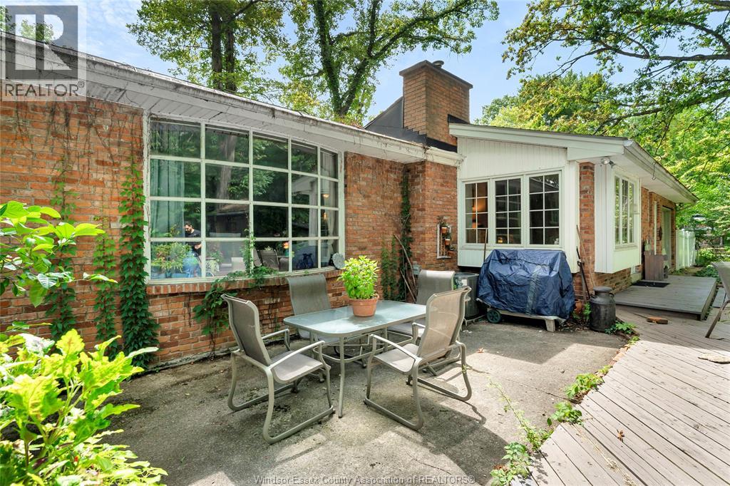 1335 LAURIER DRIVE - 38
