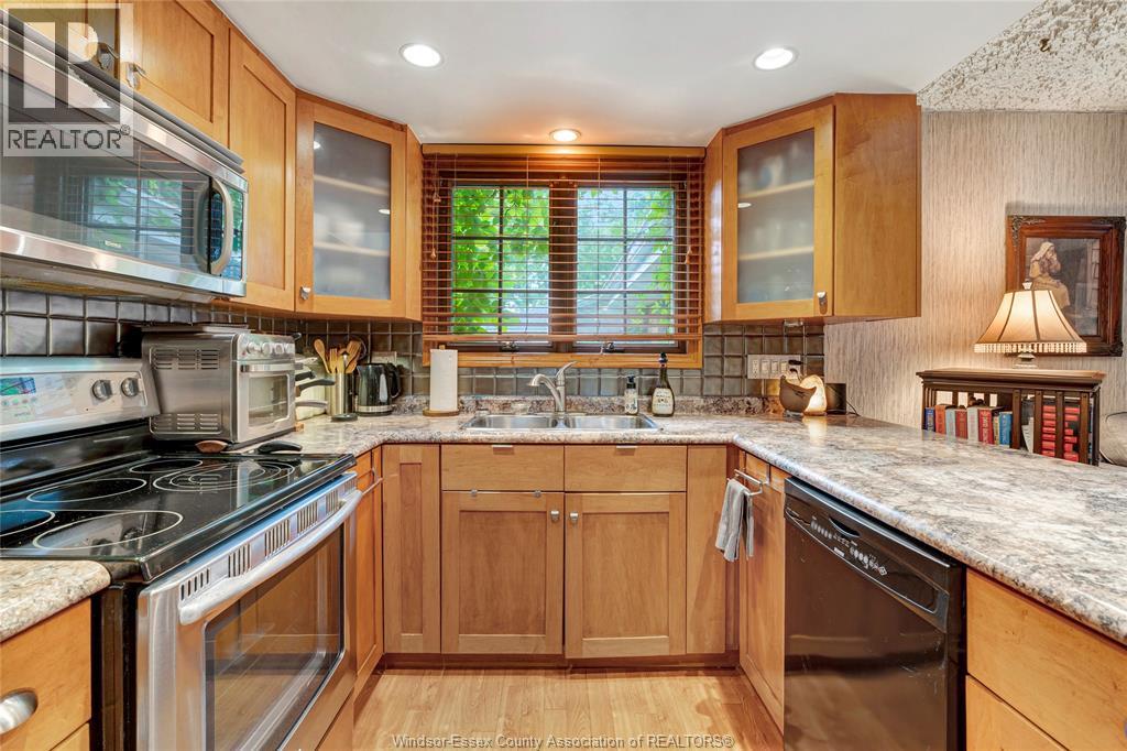 1335 LAURIER DRIVE - 6