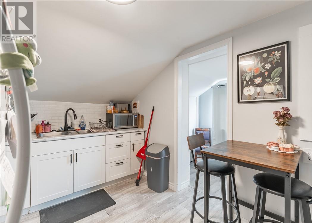 287 Van Horne Street - 16