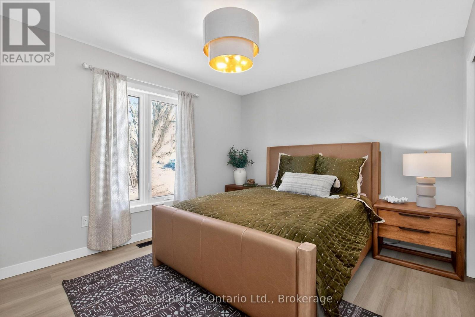 597 LAFONTAINE ROAD W - 32