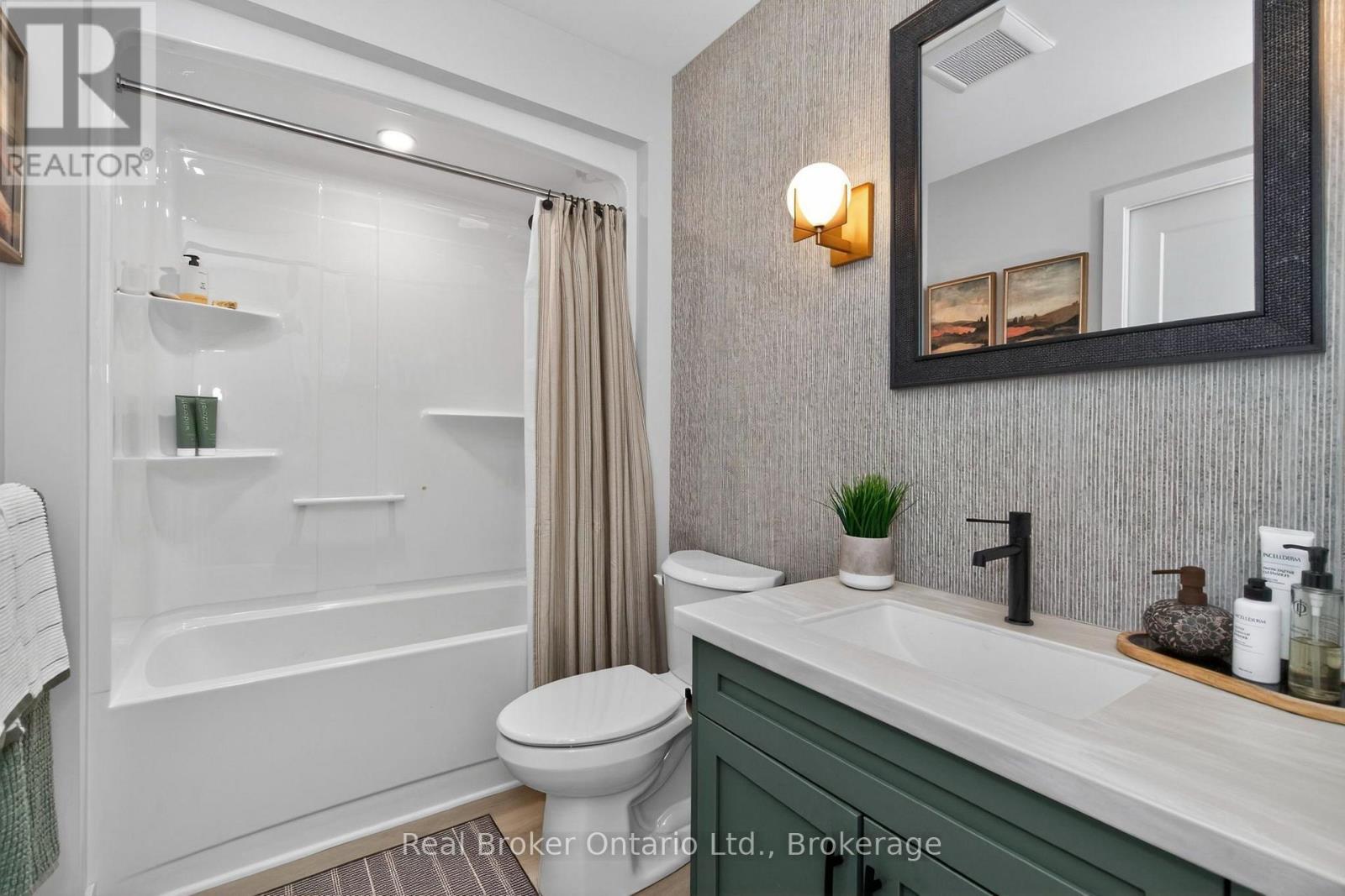597 LAFONTAINE  ROAD W - Image 33