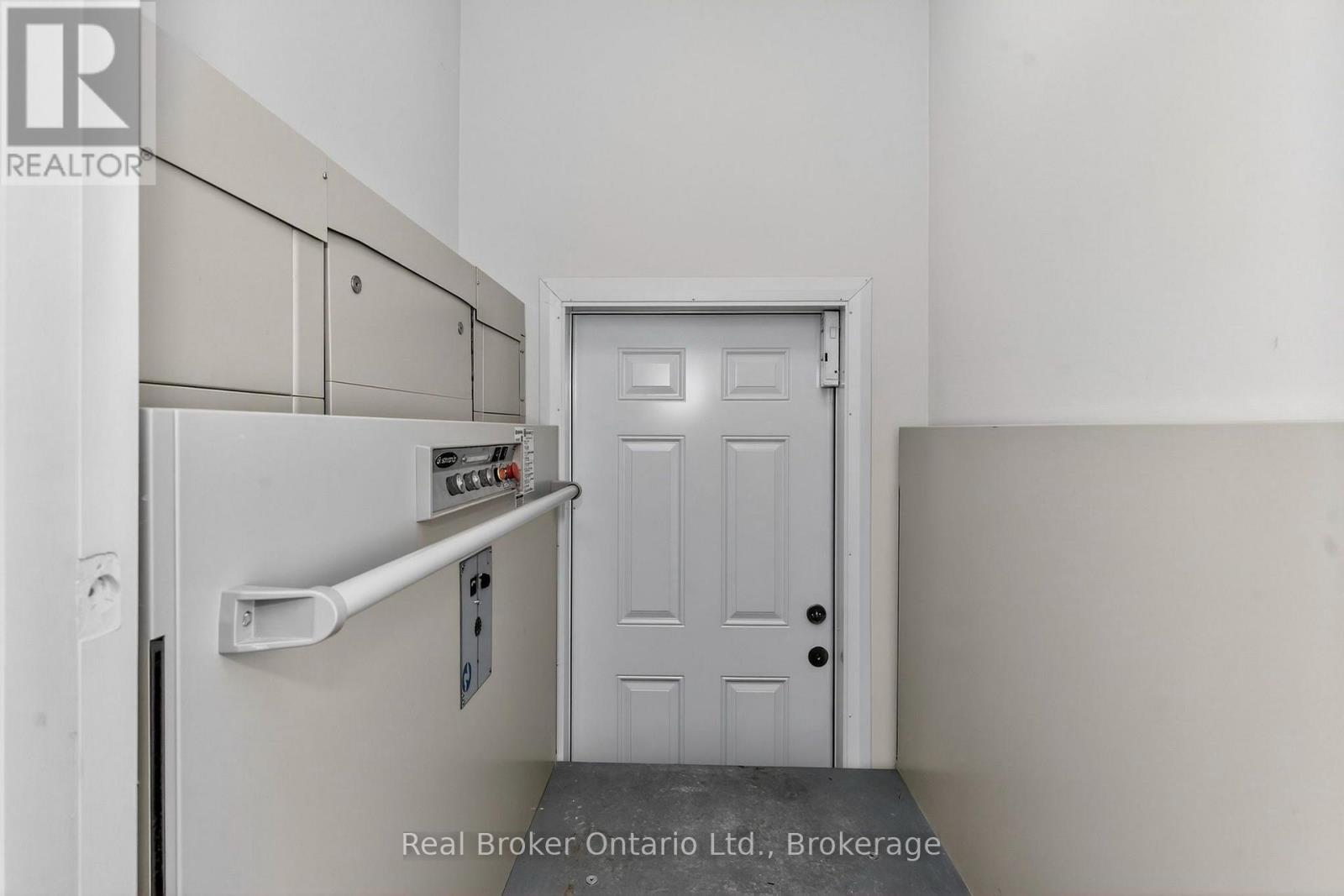 597 LAFONTAINE  ROAD W - Image 37