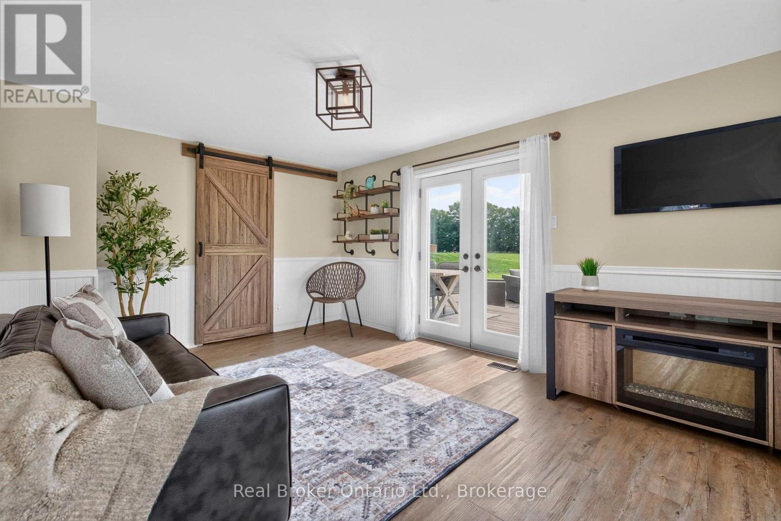 597 LAFONTAINE  ROAD W - Image 9