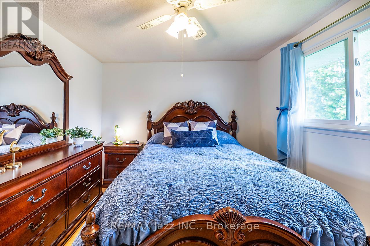 22 DEERPARK CRESCENT - 19