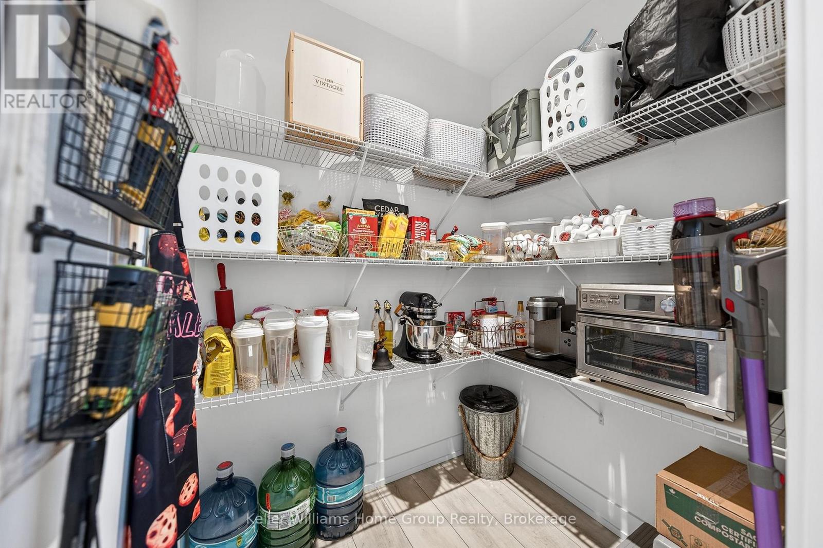 801 WATSON ROAD S - Image 30