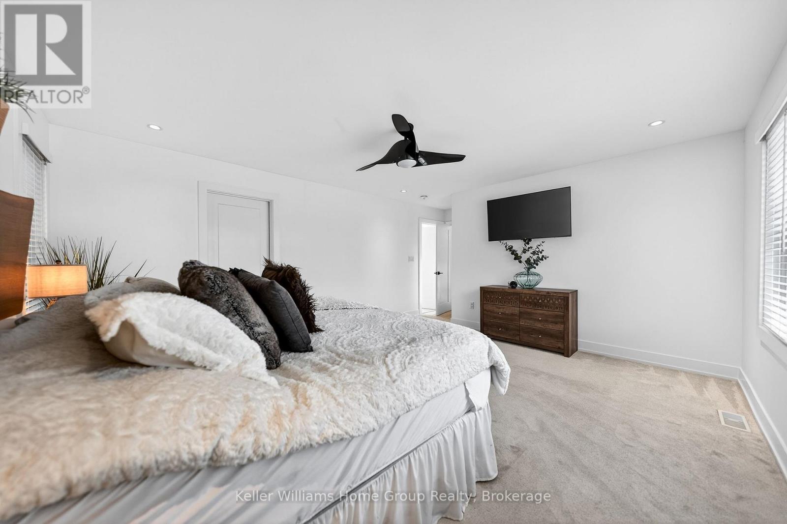 801 WATSON ROAD S - Image 32