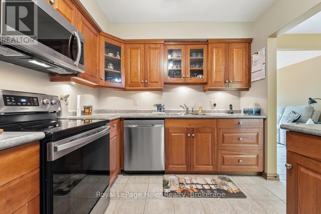 58 KEMP CRESCENT - 14