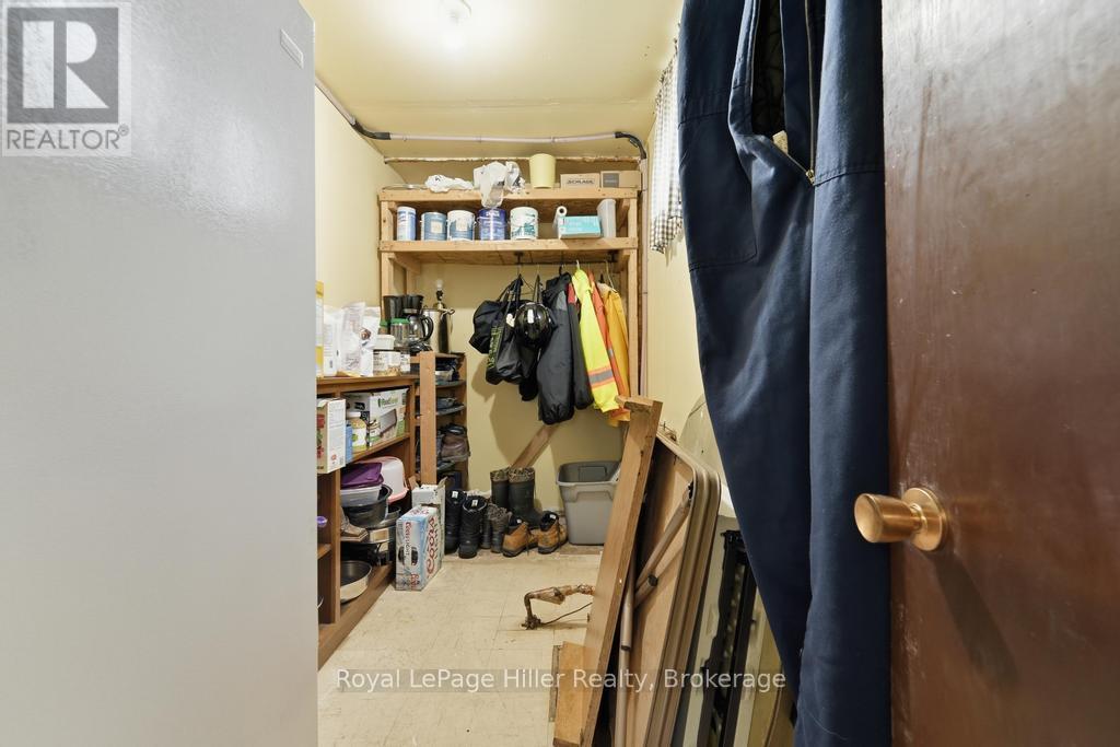 58 KEMP CRESCENT - 34