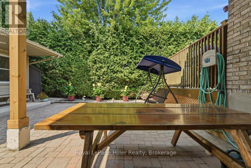 58 KEMP CRESCENT - 39