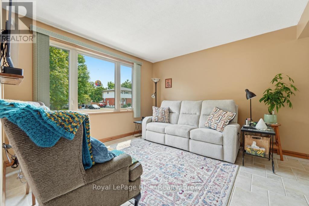 58 KEMP CRESCENT - 8
