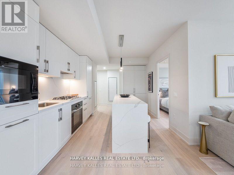 #610 8 MANOR ROAD W - 12