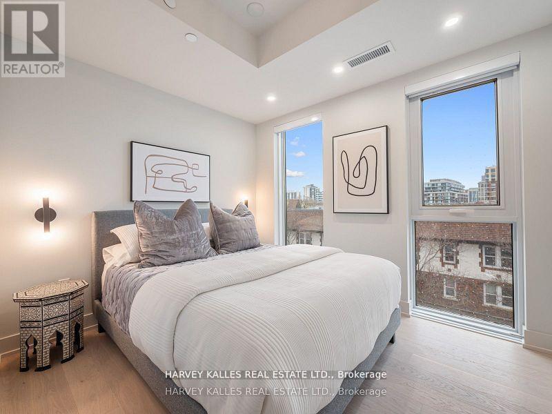 #610 8 MANOR ROAD W - 21