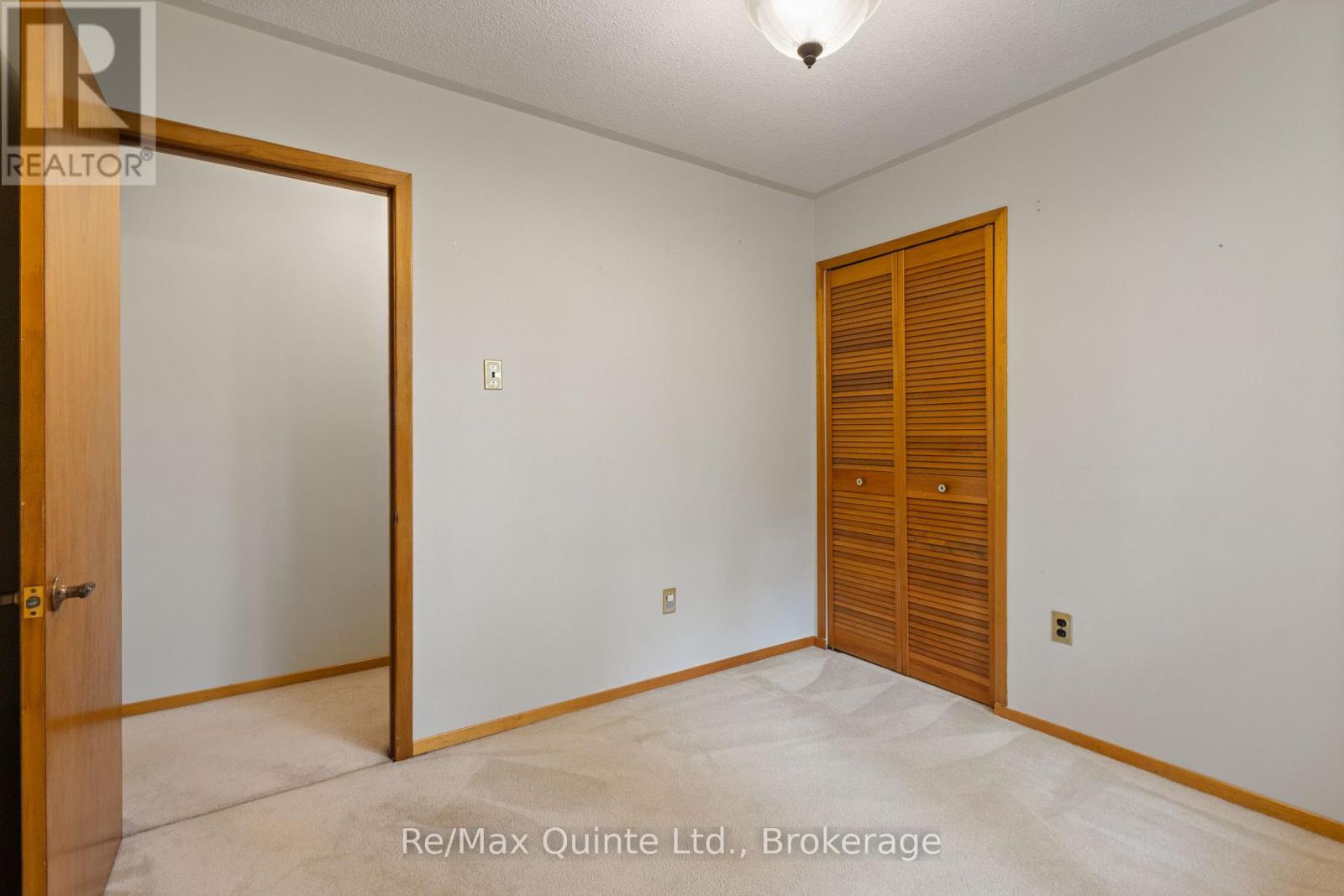 366 FARNHAM ROAD - 34