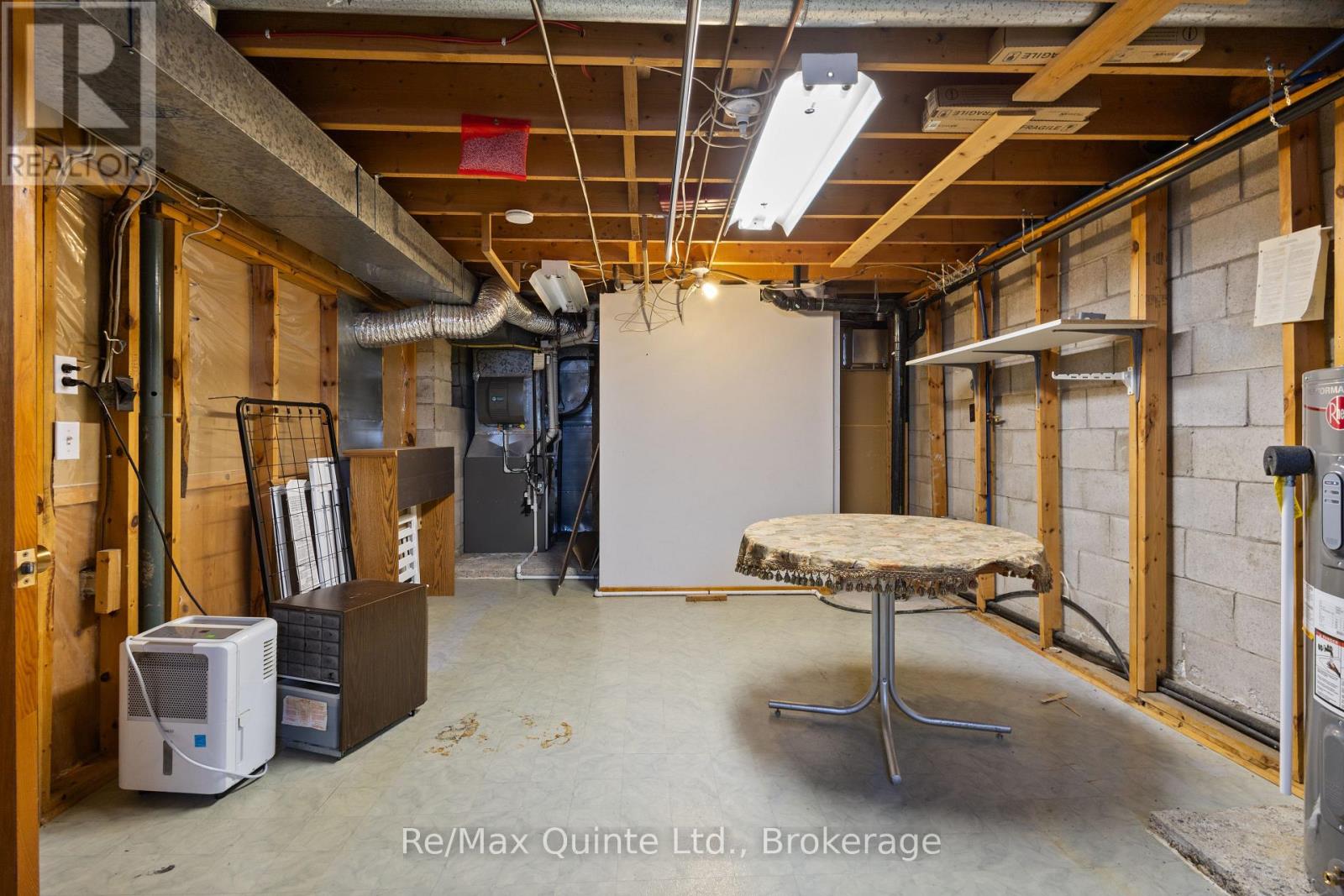 366 FARNHAM ROAD - 44